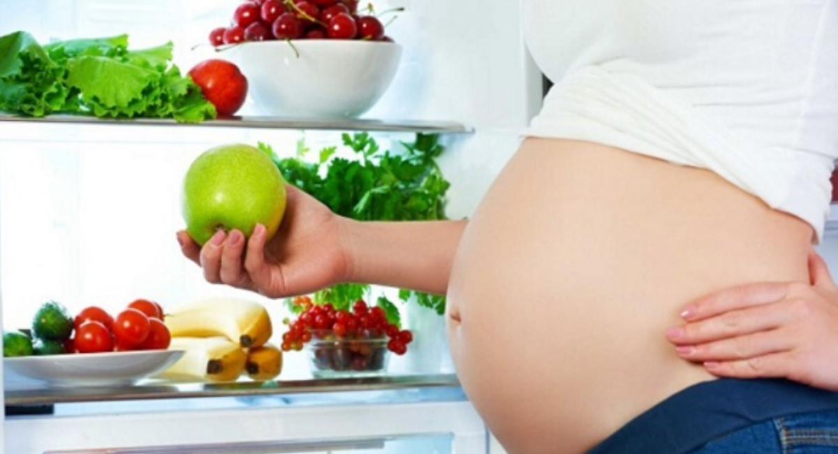 Mẹ bầu ăn táo được không? 4 lưu ý đặc biệt khi ăn táo để thai kỳ khỏe mạnh